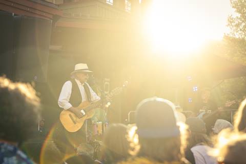 Bluesdays at Palisades Tahoe band with crowd