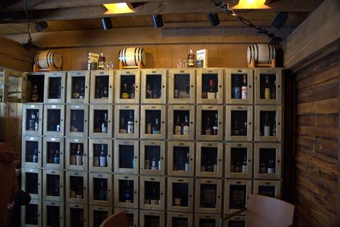 Alexanders Whiskey Bar