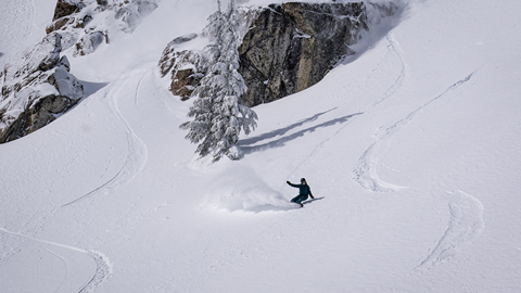 Cass Jones riding pow off Mainline
