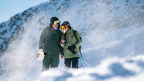 Two skiers looking at the Carv app for feedback