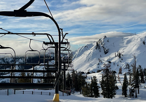 Scenic snowy photo of chairlift