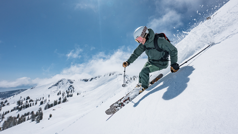 Amie Engerbretson skiing powder