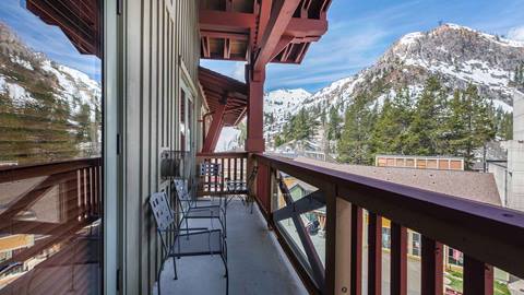 The Premier Plus Tram Face Suite has a stunning view of the Aerial Tram face at Palisades.