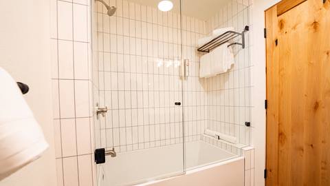 Bathroom and bath tub within Red Dog Retreat room.
