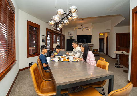 Family of 4 eating breakfast in their room