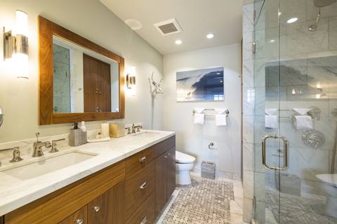 Summit View Suit Premier Plus Suite Bathroom