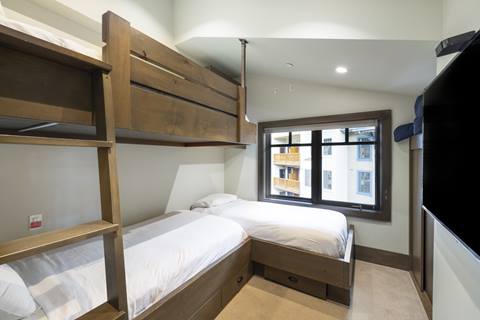 Summit View Suit Premier Plus Suite Bunk Room