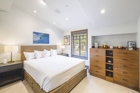 Summit View Suit Premier Plus Suite King Bedroom