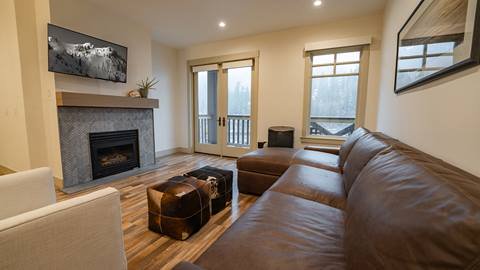 Living room of Granite Peak Terrace room in The Village at Palisades Tahoe.