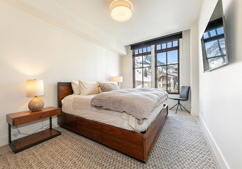 Palisades Vista premier room bedroom