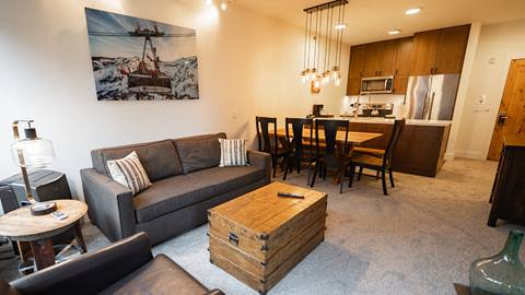 Living room area of the Red Dog Retreat room.