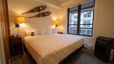 Master bedroom of the Red Dog Retreat room.