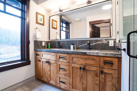 Interior image of a bathroom in the Douglas Fir suite