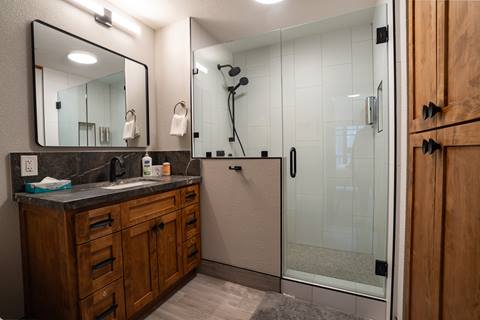 Interior image of a bathroom in the Douglas Fir suite