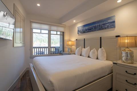 Interior image of the bedroom in the White Fir suite