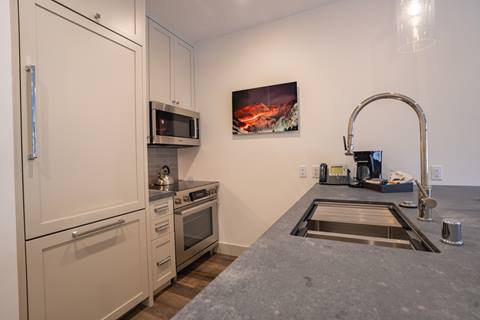 Interior image of the kitchen in the White Fir suite