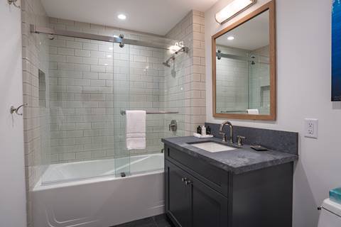 Interior image of the bathroom in the White Fir suite