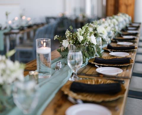 Festive and classy place settings at a Palisades Tahoe wedding