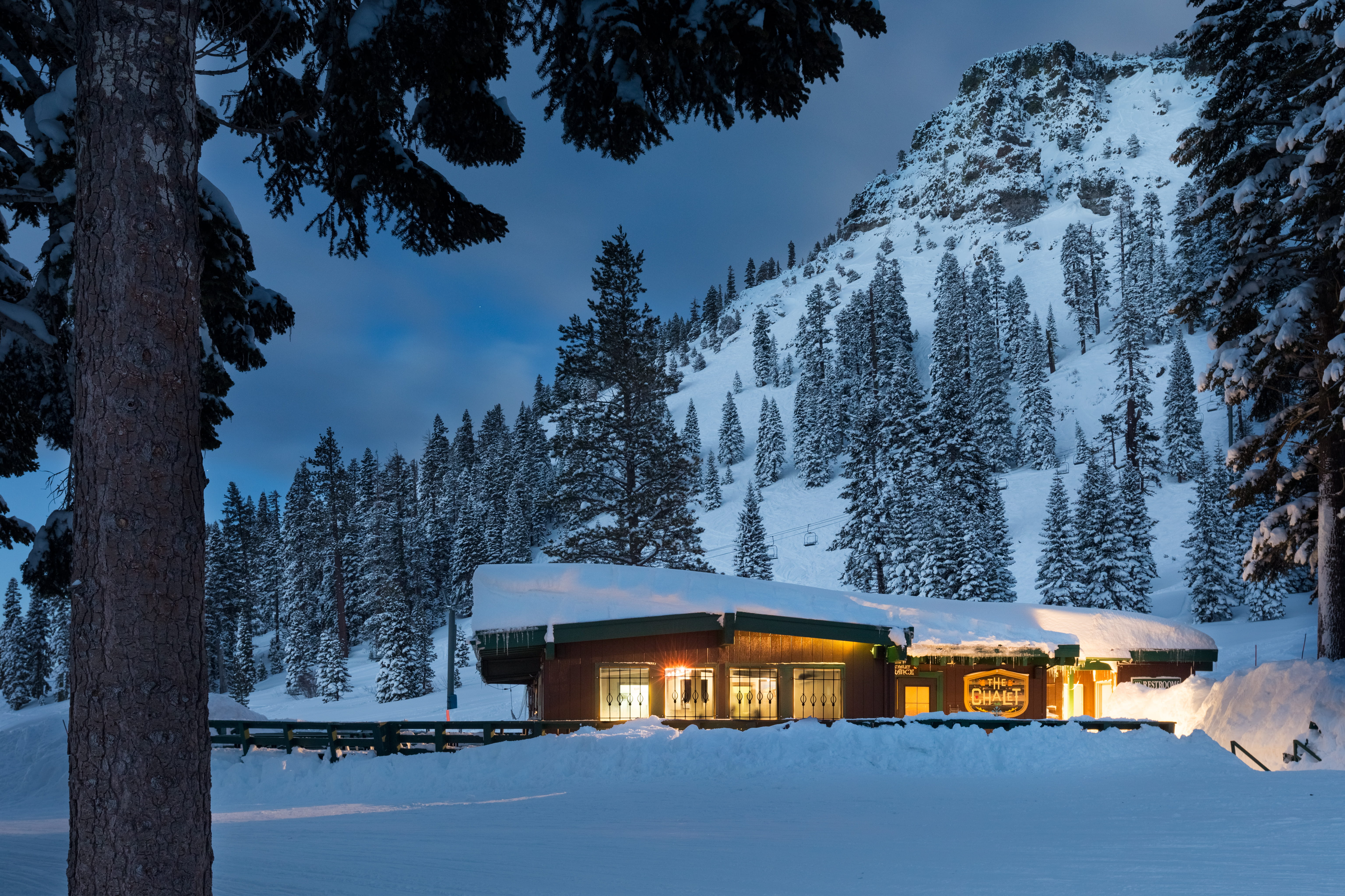 A picture of the snowy Chalet mid-mountain at Alpine Meadows. 