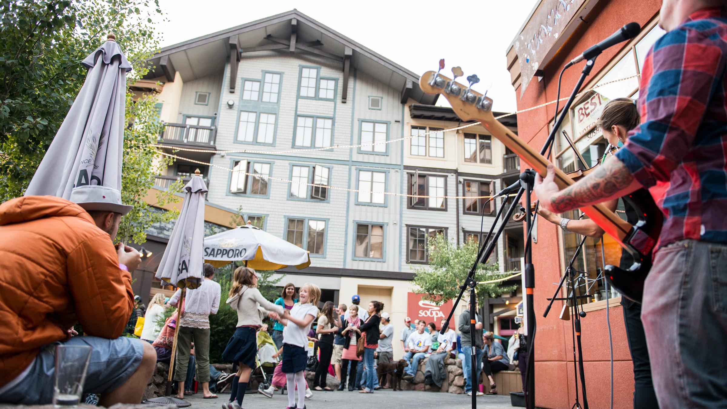 Kids dancing to a live band at Guitar Strings and Chicken Wings