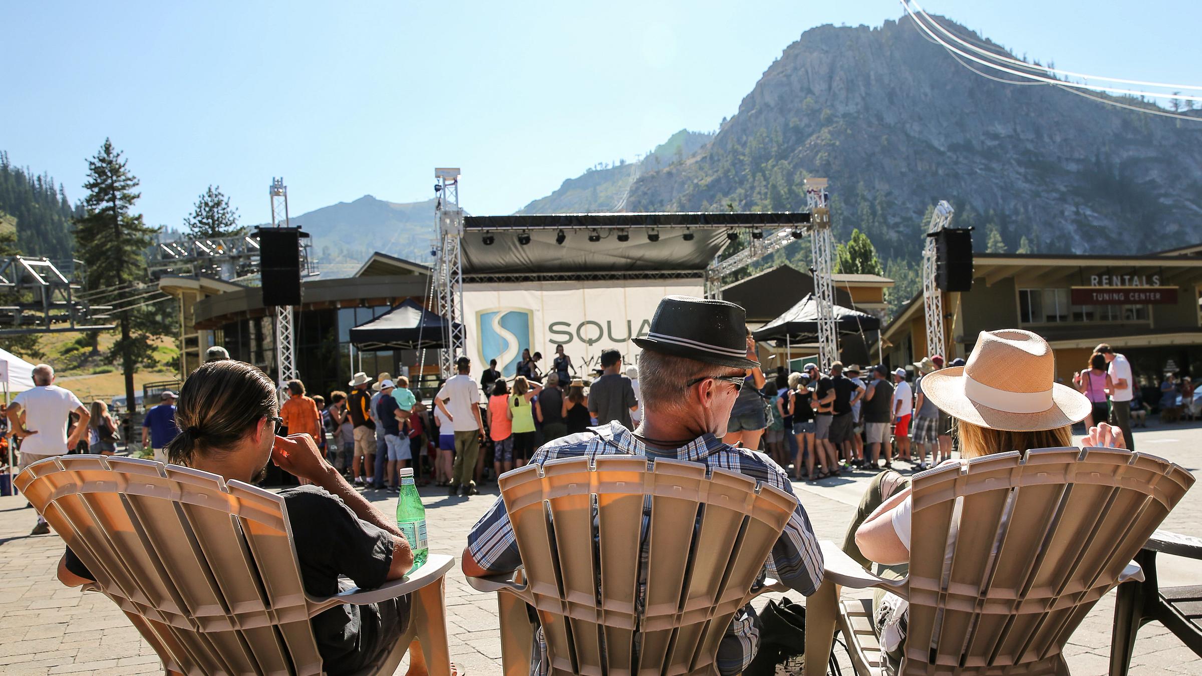 a crowd enjoying music at Brews, Jazz, & Funk Fest