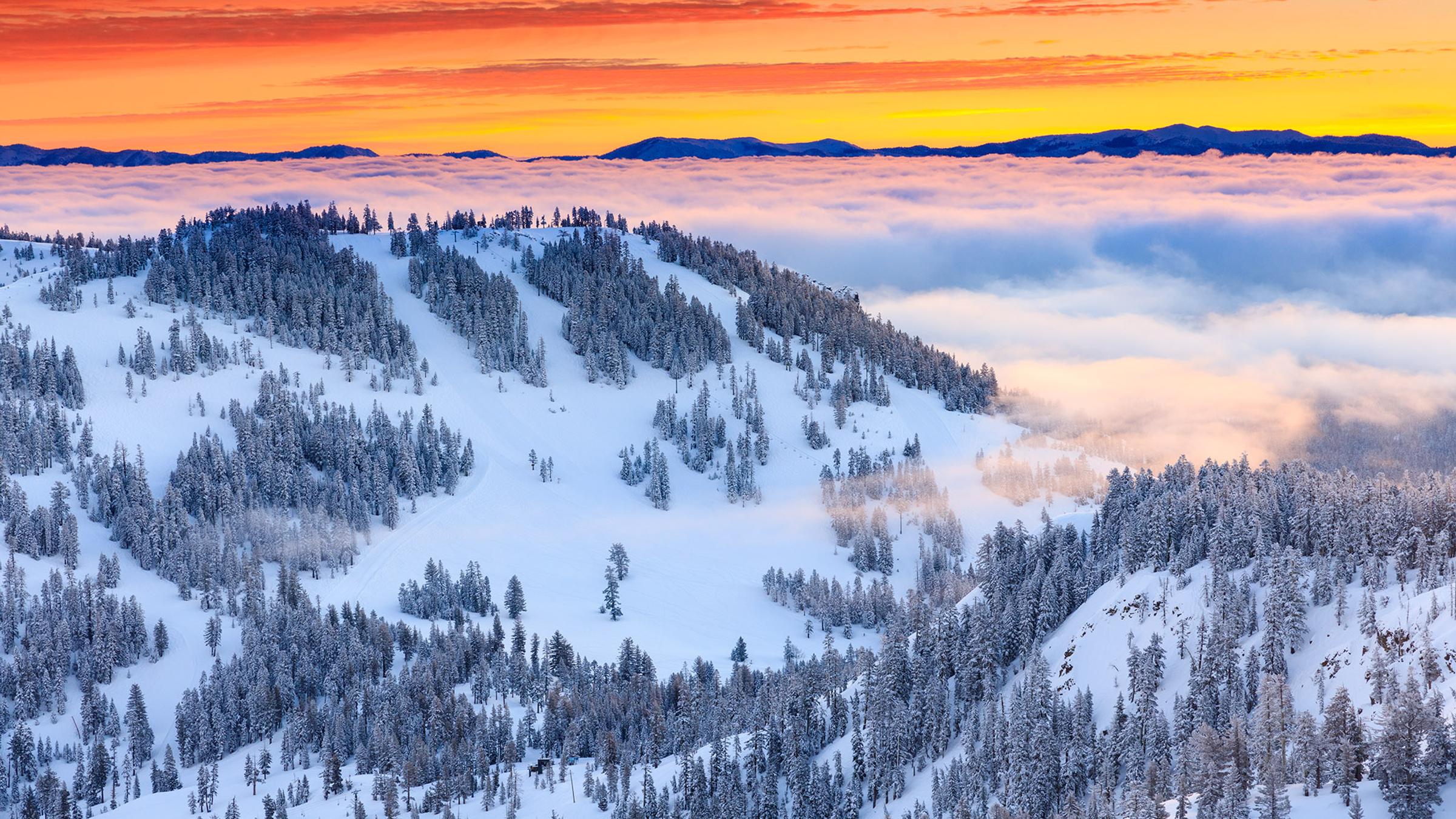 Scenics sunrise at Alpine Meadows above the clouds