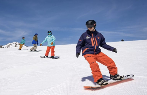 Palisades Tahoe snowboard instructor leads a group lesson