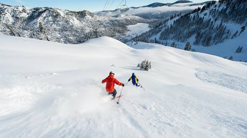 Eric DesLauriers & Robin McElroy skiing powder on KT-22