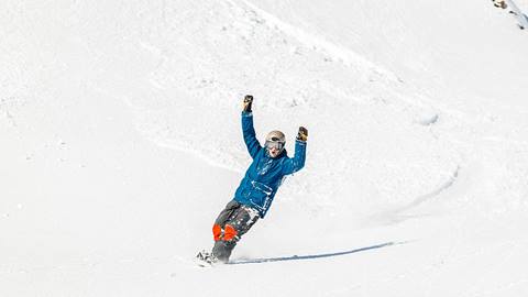 Blake Hunter snowboarding & claiming a cliff into powder at Apine Meadows